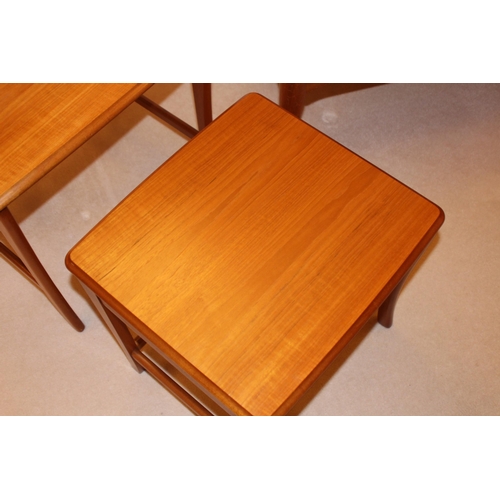 49 - PARKER KNOLL COFFEE TABLE AND NEST OF TABLES 
92 X 52 X 42CM