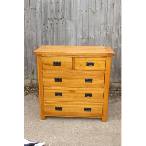 82 - OAK FURNITURELAND 2/3 OAK CHEST OF DRAWERS 
98 X 43 X 98CM