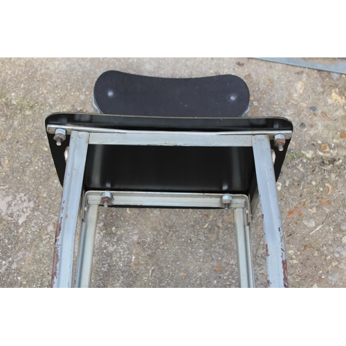 51 - RETRO INDUSTRIAL CHAIR
37 X 37 X 89CM