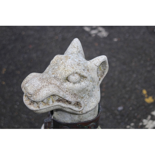 89 - PAIR OF VINTAGE TUDOR GATE CORNISH STONE MEDIEVAL GOTHIC GUARD DOGS - ONE WITH REPAIR
24 X 24 X 80CM