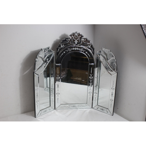 112 - DRESSING TABLE MIRROR
70 X 60CM