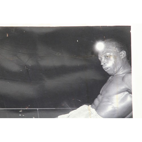 128 - BOXING PICTURE SIGHNED