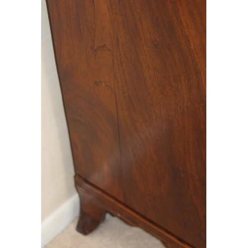 17 - VICTORIAN MAHOGANY 2 OVER 3 BOW FRONTED CHEST OF DRAWERS
108 X 55 X 98CM