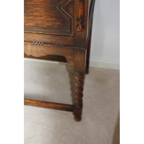 18 - VINTAGE OAK DRESSER
115 X 46 X 174CM