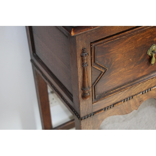 18 - VINTAGE OAK DRESSER
115 X 46 X 174CM