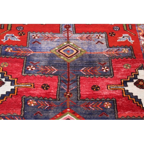 285 - VINTAGE PERSIAN RUG
166 X 104CM