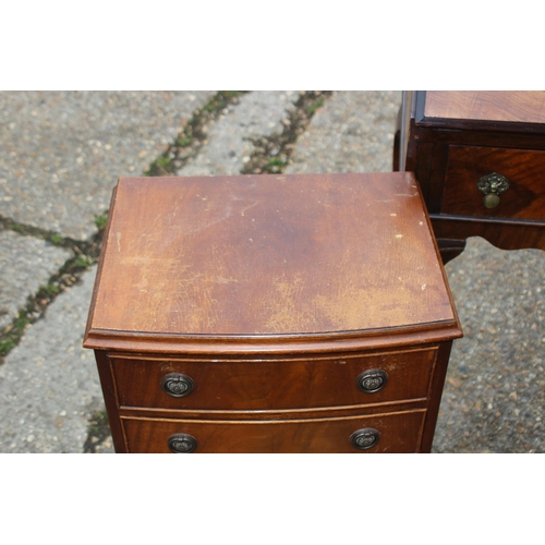 26 - REPRODUCTION BUREAU AND 2 SMALL CHEST OF DRAWERS 
52 X 46 X 102CM