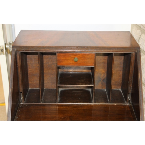 26 - REPRODUCTION BUREAU AND 2 SMALL CHEST OF DRAWERS 
52 X 46 X 102CM