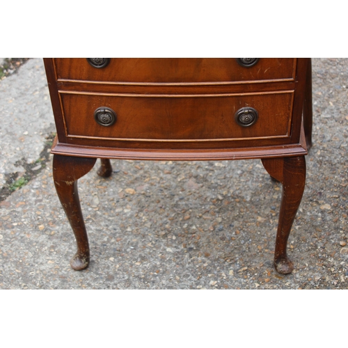 26 - REPRODUCTION BUREAU AND 2 SMALL CHEST OF DRAWERS 
52 X 46 X 102CM