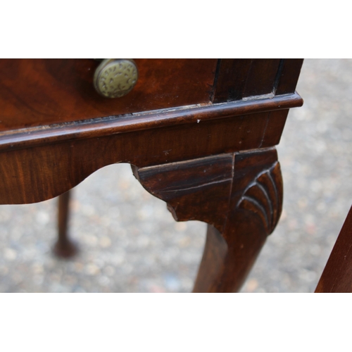 26 - REPRODUCTION BUREAU AND 2 SMALL CHEST OF DRAWERS 
52 X 46 X 102CM