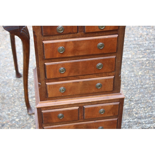 26 - REPRODUCTION BUREAU AND 2 SMALL CHEST OF DRAWERS 
52 X 46 X 102CM