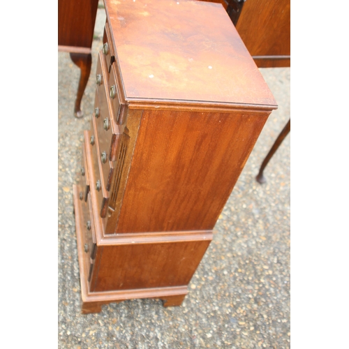 26 - REPRODUCTION BUREAU AND 2 SMALL CHEST OF DRAWERS 
52 X 46 X 102CM