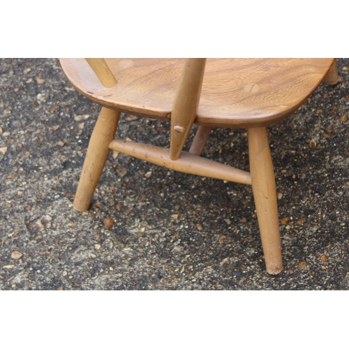 30 - BLONDE ERCOL WINDSOR EASY CHAIR
62 X 42 X 82CM