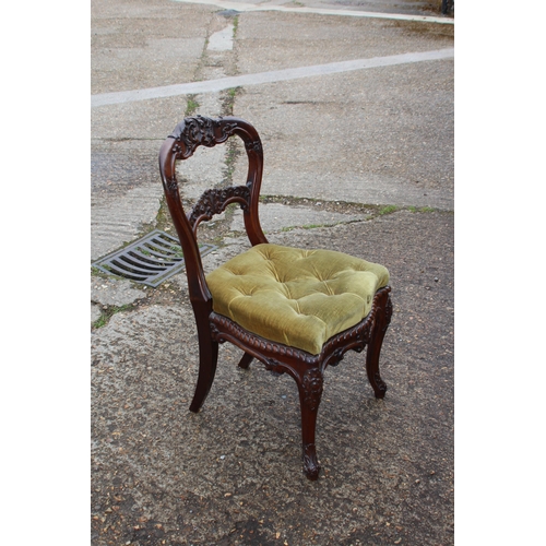 31 - ANTIQUE ORNATE CHAIR 
47 X 45 X 90CM