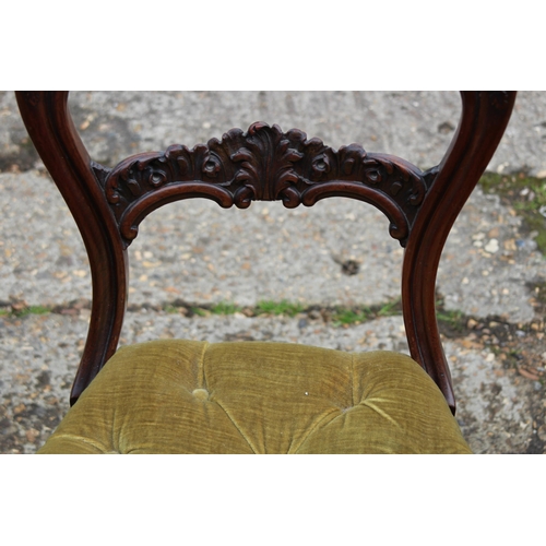 31 - ANTIQUE ORNATE CHAIR 
47 X 45 X 90CM