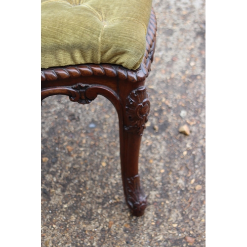 31 - ANTIQUE ORNATE CHAIR 
47 X 45 X 90CM