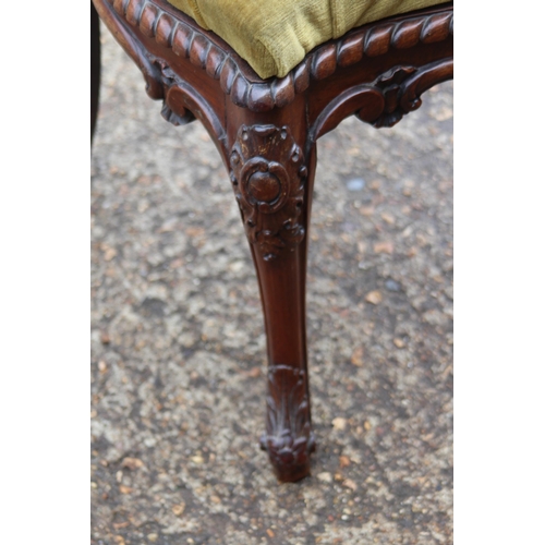 31 - ANTIQUE ORNATE CHAIR 
47 X 45 X 90CM