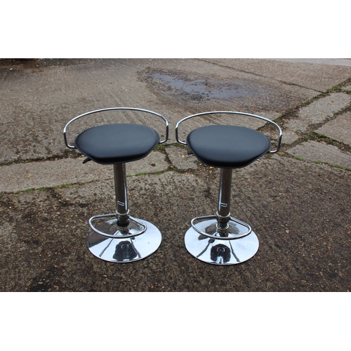 32 - PAIR OF BAR STOOLS 
48 X 40 X 84CM