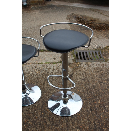 32 - PAIR OF BAR STOOLS 
48 X 40 X 84CM