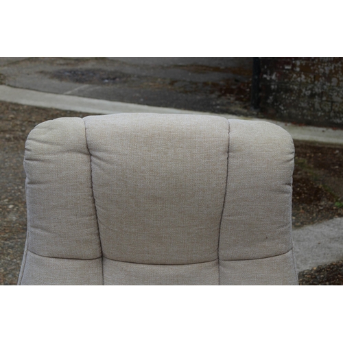 33 - EKORNES STRESSLESS CREAM FABRIC RECLINER CHAIR AND STOOL
75 X 70 X 105CM