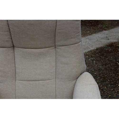 33 - EKORNES STRESSLESS CREAM FABRIC RECLINER CHAIR AND STOOL
75 X 70 X 105CM