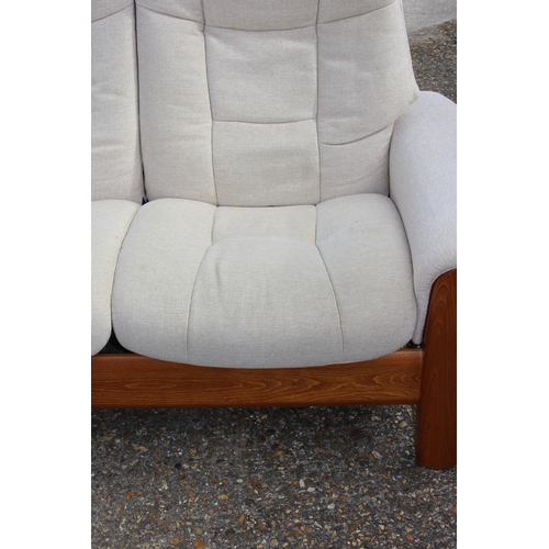 34 - EKORNES STRESSLESS CREAM FABRIC RECLINER SOFA AND CHAIR
155 X 75 X 77CM