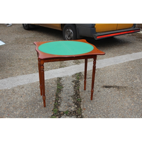 43 - REPRODUCTION CARD TABLE AND CONTENTS 
79 X 79 X 77CM