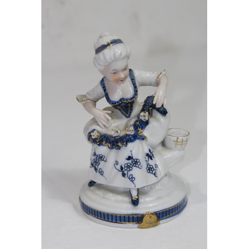 863 - 3 X CLASSICAL STYLE FIGURES - 1 IS MUSICAL 
19CM