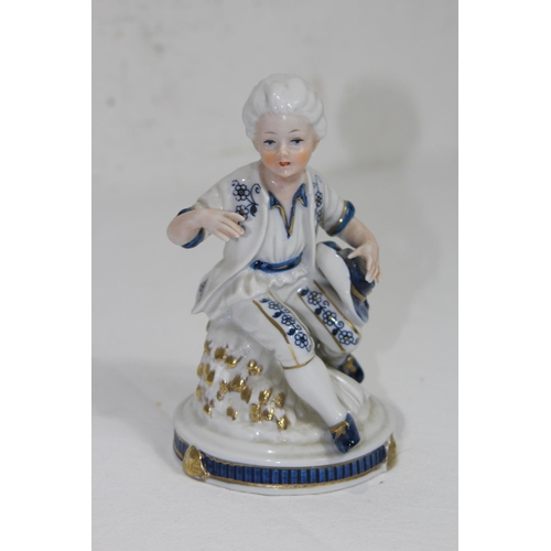 863 - 3 X CLASSICAL STYLE FIGURES - 1 IS MUSICAL 
19CM