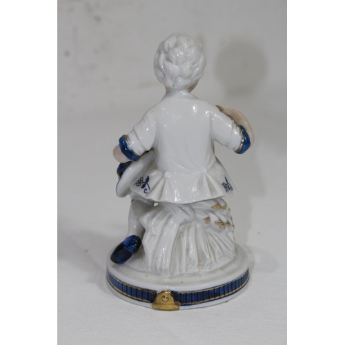 863 - 3 X CLASSICAL STYLE FIGURES - 1 IS MUSICAL 
19CM