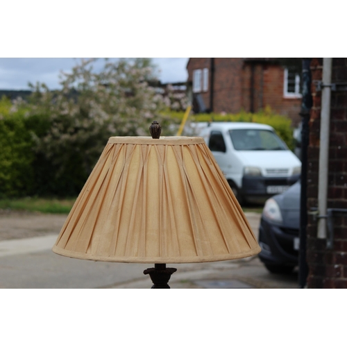 16 - VINTAGE BUREAU, ANTIQUE CHAIR AND LAMP
70 X 41 X 74CM