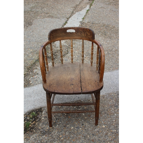 16 - VINTAGE BUREAU, ANTIQUE CHAIR AND LAMP
70 X 41 X 74CM