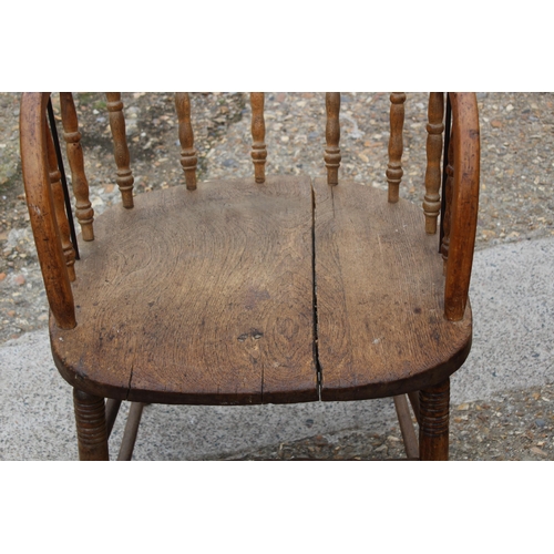 16 - VINTAGE BUREAU, ANTIQUE CHAIR AND LAMP
70 X 41 X 74CM