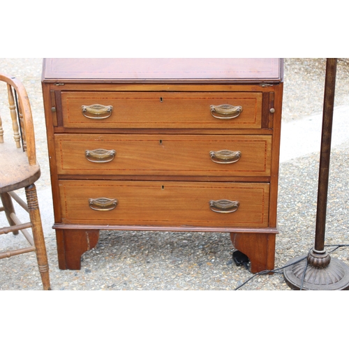 16 - VINTAGE BUREAU, ANTIQUE CHAIR AND LAMP
70 X 41 X 74CM