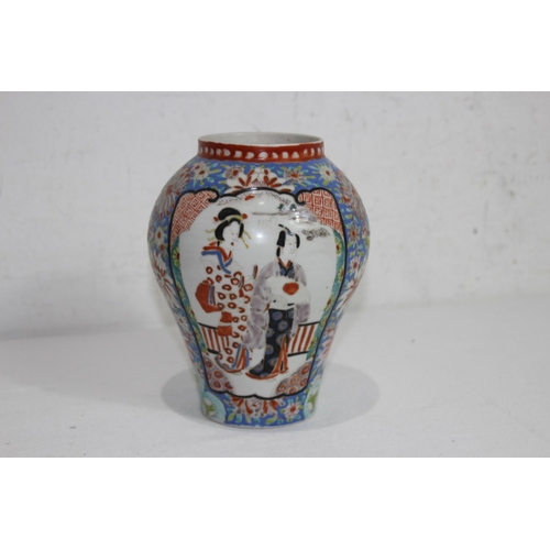 302 - JAPANESE VASE WITH 6 CHARACTER MARK
19CM