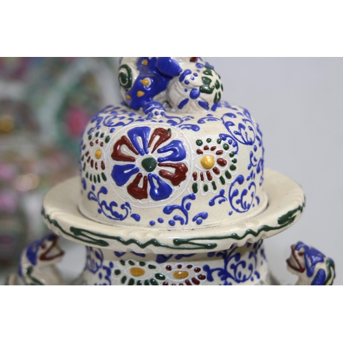 303 - QUANTITY OF VINTAGE ORIENTAL CHINA 
32CM