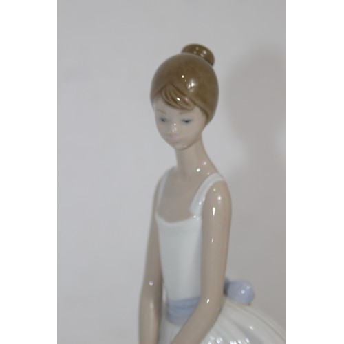 869 - NAO FIGURINE OF A YOUNG GIRL
32CM