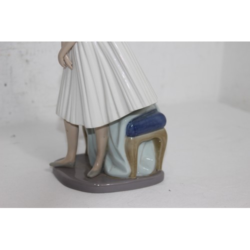 869 - NAO FIGURINE OF A YOUNG GIRL
32CM