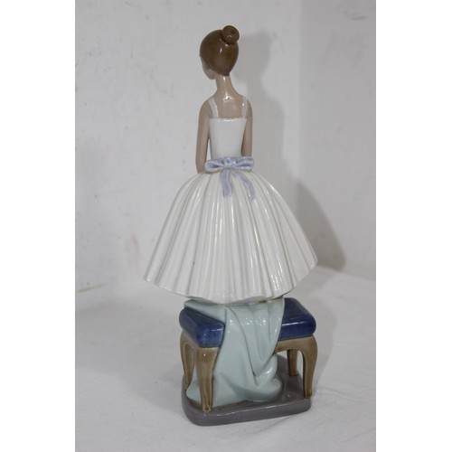 869 - NAO FIGURINE OF A YOUNG GIRL
32CM