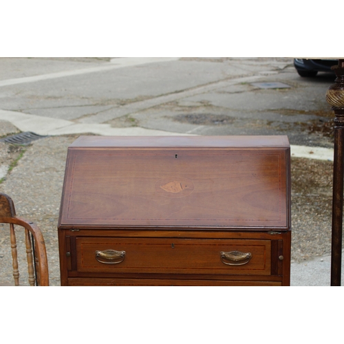 16 - VINTAGE BUREAU, ANTIQUE CHAIR AND LAMP
70 X 41 X 74CM