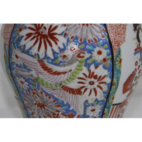 302 - JAPANESE VASE WITH 6 CHARACTER MARK
19CM