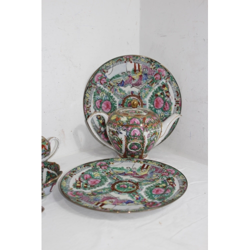 303 - QUANTITY OF VINTAGE ORIENTAL CHINA 
32CM