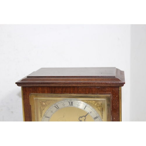 895 - 20TH CENTURY AN ELLIOTT CLOCK MANTLE CLOCK
22 X 23 X 14CM