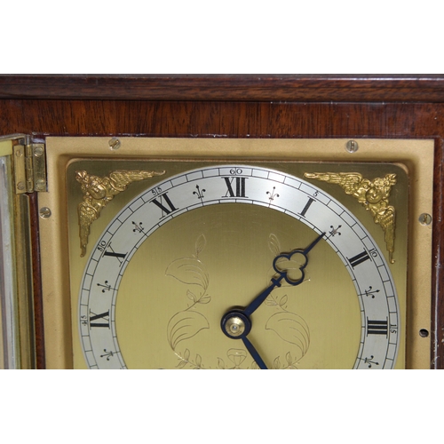 895 - 20TH CENTURY AN ELLIOTT CLOCK MANTLE CLOCK
22 X 23 X 14CM