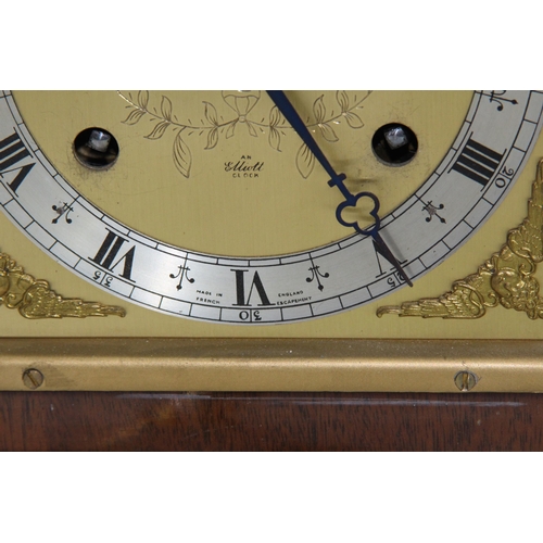 895 - 20TH CENTURY AN ELLIOTT CLOCK MANTLE CLOCK
22 X 23 X 14CM