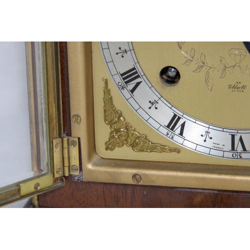 895 - 20TH CENTURY AN ELLIOTT CLOCK MANTLE CLOCK
22 X 23 X 14CM