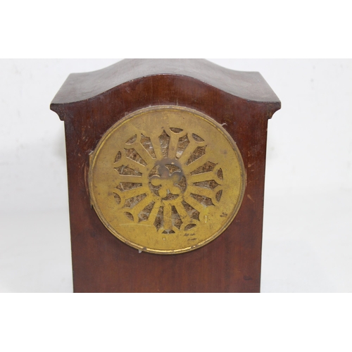 896 - VINTAGE MANTLE CLOCK
20 X 17 X 13CM