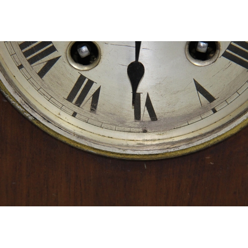 896 - VINTAGE MANTLE CLOCK
20 X 17 X 13CM