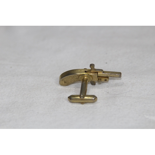 1023 - PAIR OF PISTOL CUFFLINKS