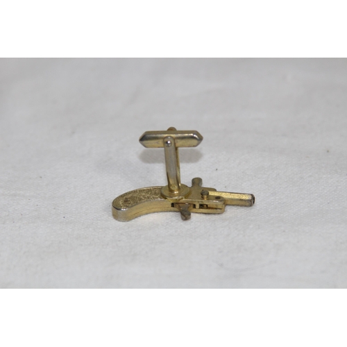 1023 - PAIR OF PISTOL CUFFLINKS